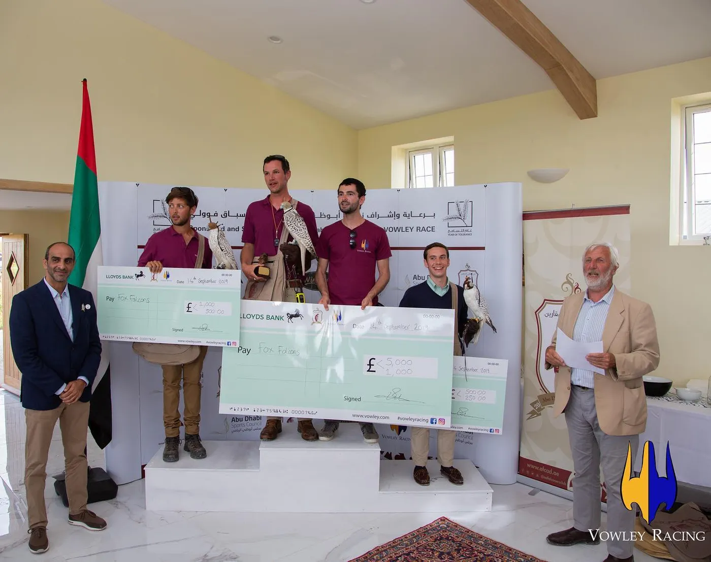 Giant prize cheque at the Vowley Open Hunt Race
