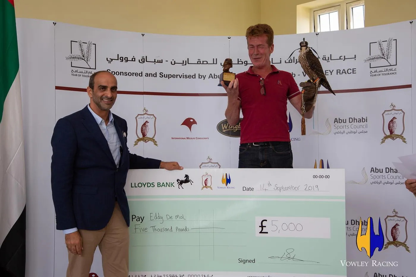 Giant cheque awarded at the Vowley Open Hunt Race