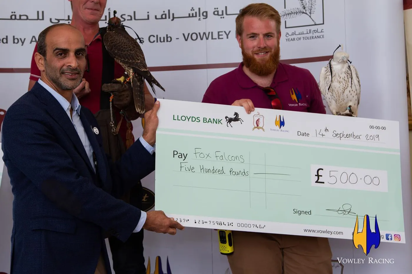Giant winners cheque at the Vowley Open Hunt Race